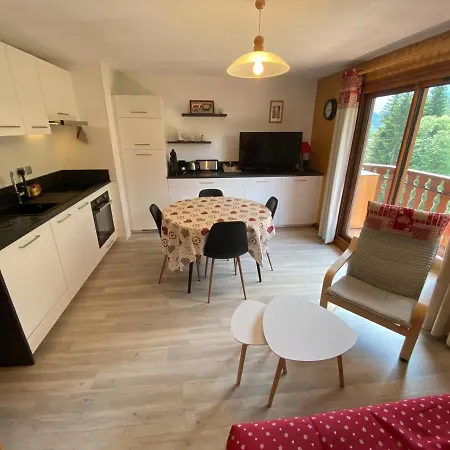 Appartement Confortable Avec Balcon Et Wifi, Près Du Centre - Fr-1-693-12 *