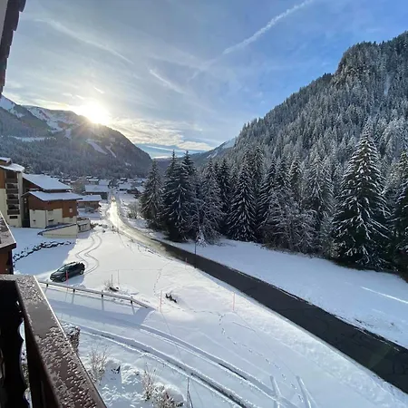 Confortable Avec Balcon Et Wifi, Près Du Centre - Fr-1-693-12 * Châtel